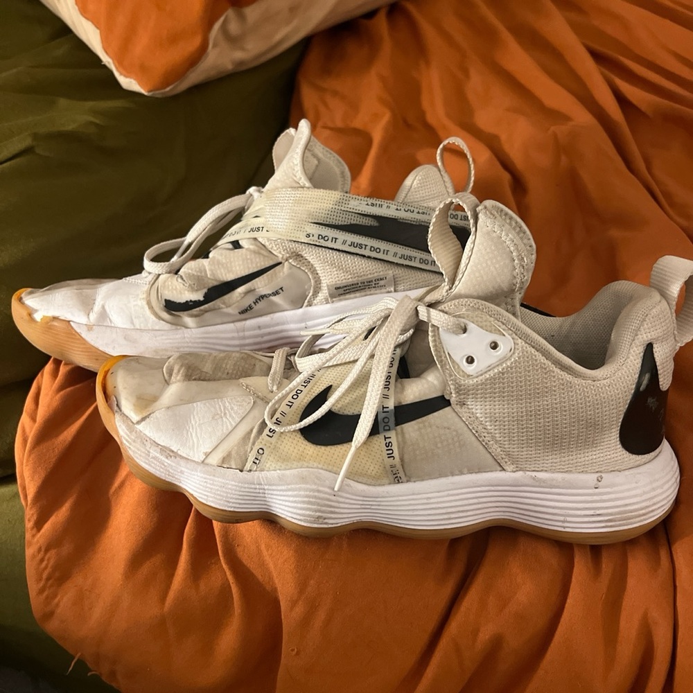 Nike Hyperset Sneakers